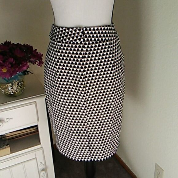 NWOT Ann Taylor Knit Skirt - Picture 4 of 8